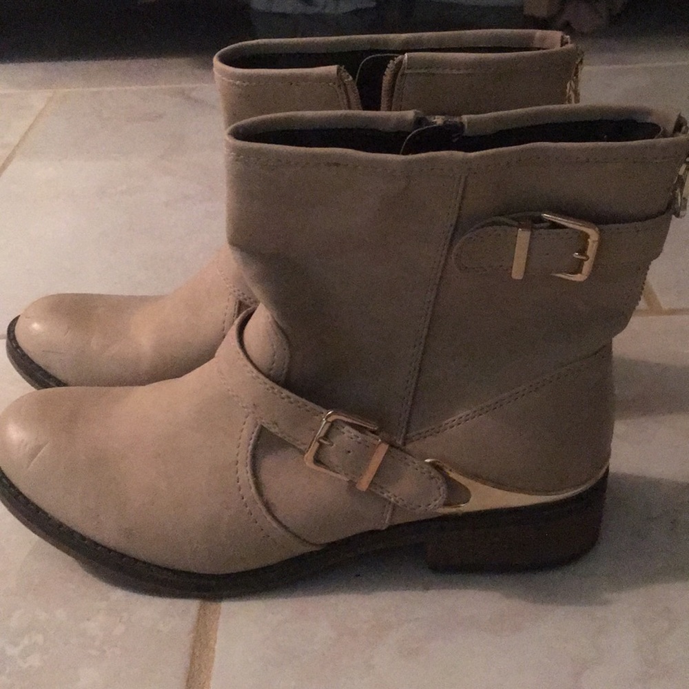 Combat boots